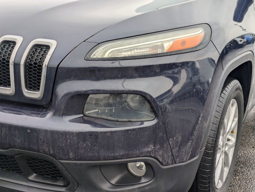 Used 2016 Jeep Cherokee Latitude w/ Cold Weather Group image 10