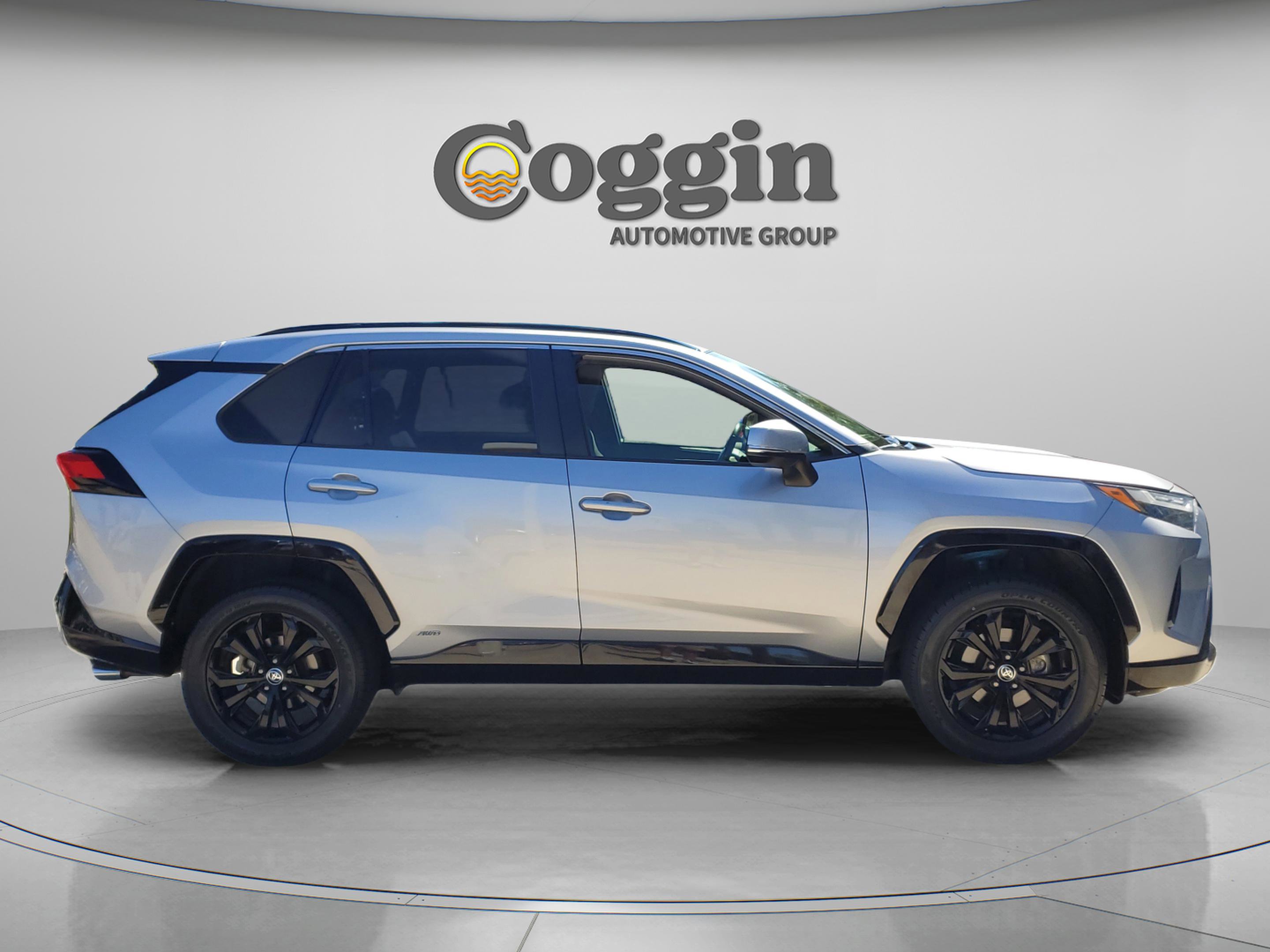 Used 2022 Toyota RAV4 SE image 5