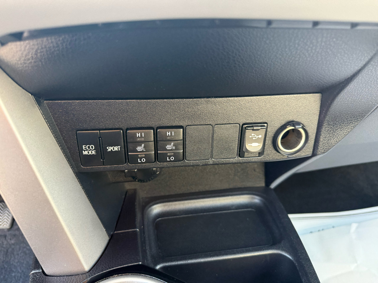 Used 2017 Toyota RAV4 Limited w/ Advanced Technology Package image 25