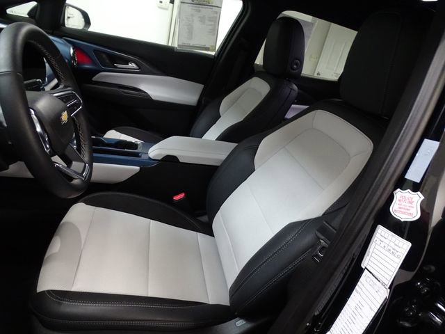 Used 2025 Chevrolet Equinox EV LT image 2