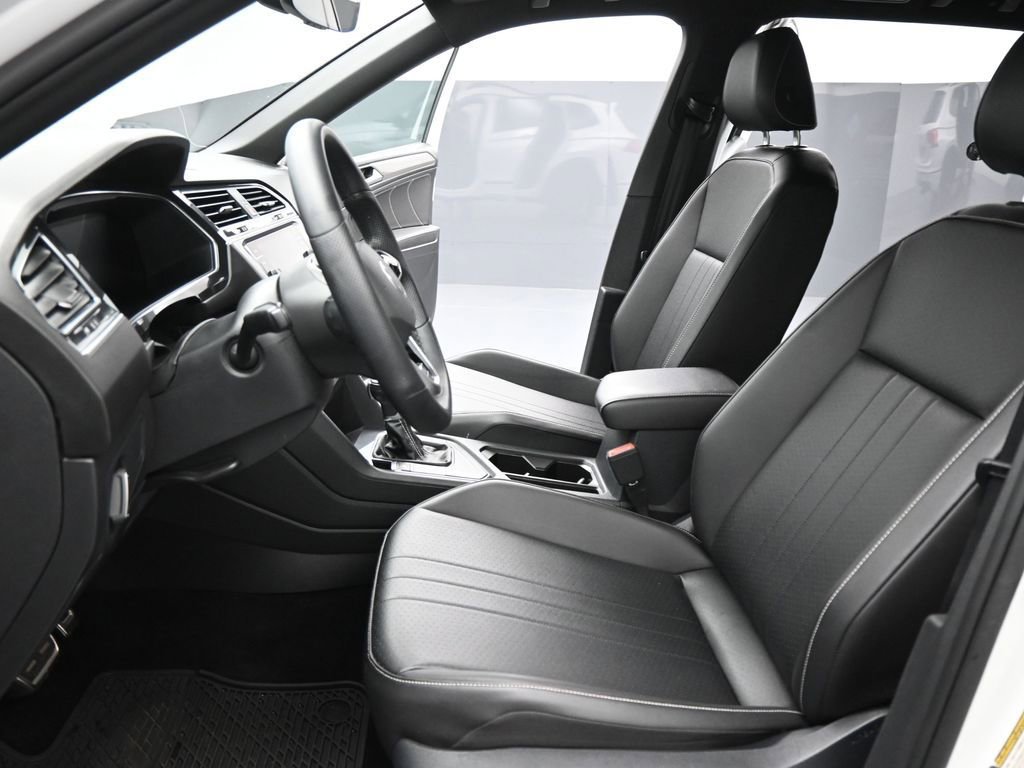 Used 2022 Volkswagen Tiguan SE R-Line FWD image 9