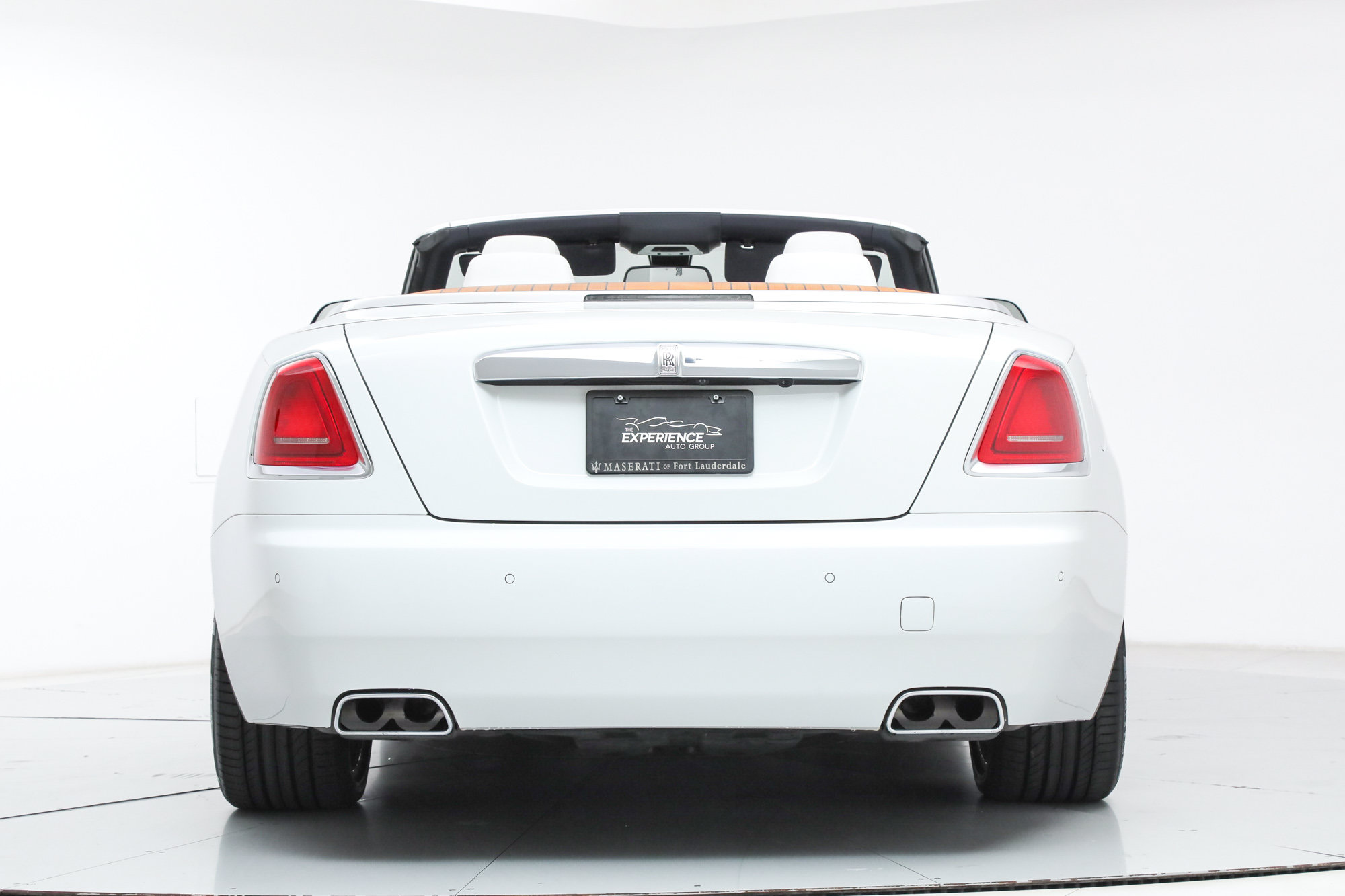 Used 2017 Rolls-Royce Dawn RWD image 4