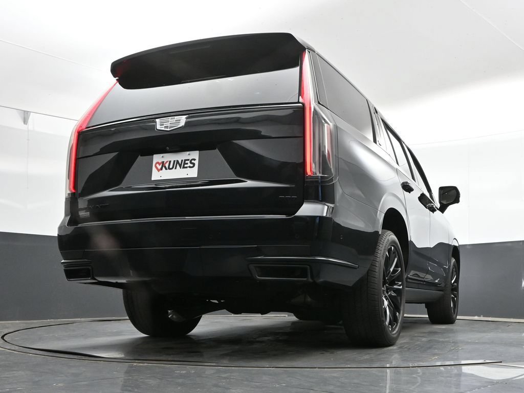 Used 2022 Cadillac Escalade Sport w/ Touring Package AWD/4WD image 41