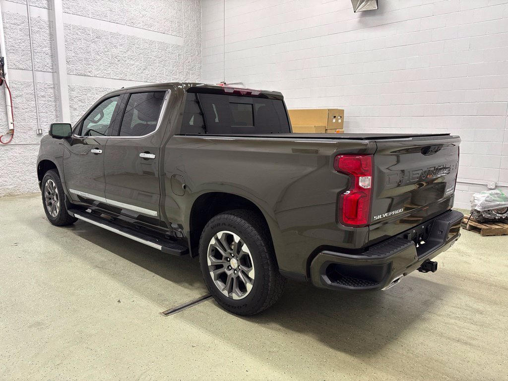 Certified 2023 Chevrolet Silverado 1500 High Country w/ Technology Package AWD/4WD image 7