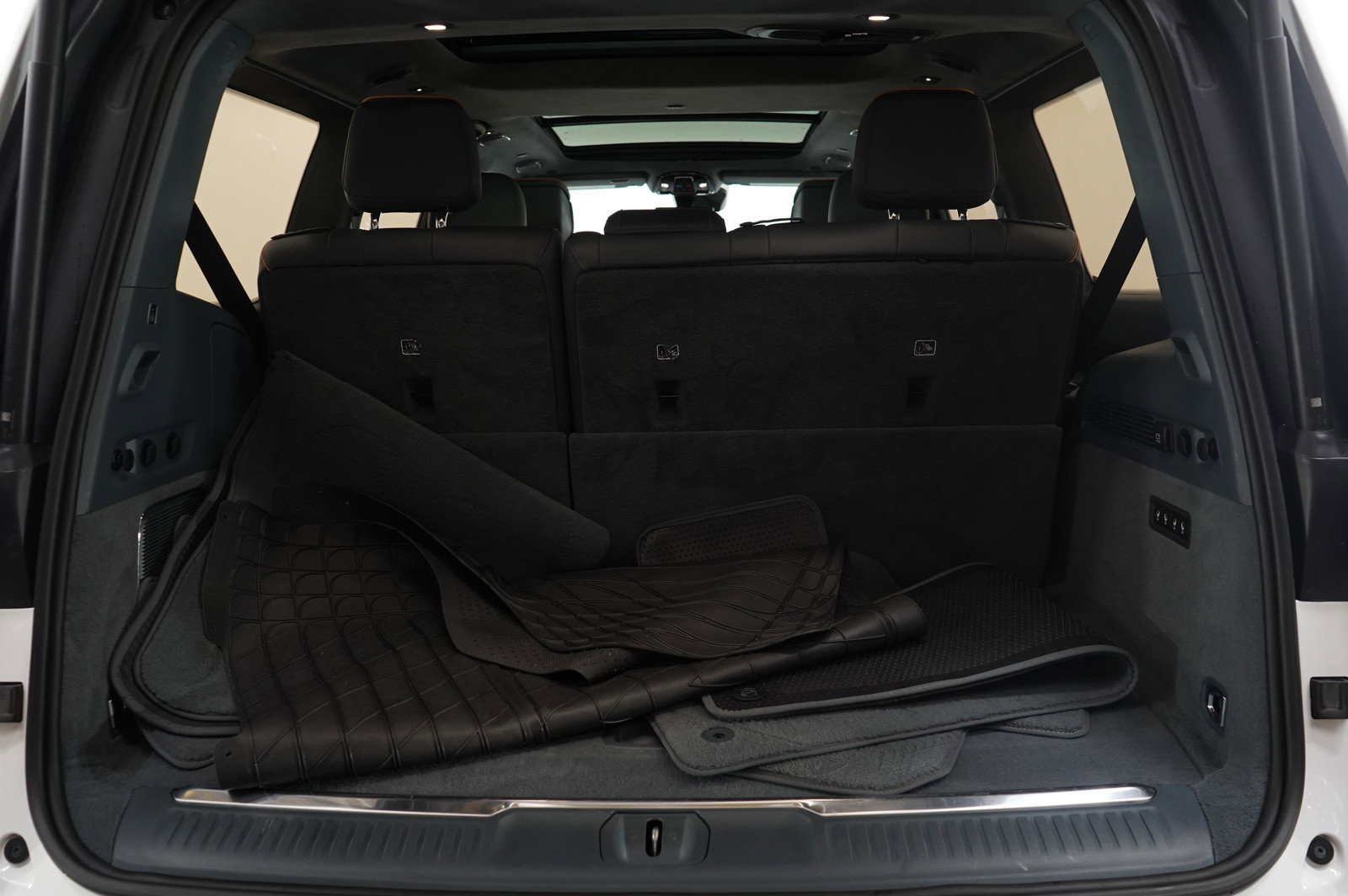 Used 2022 Jeep Grand Wagoneer Series II w/ Premium Group II image 17