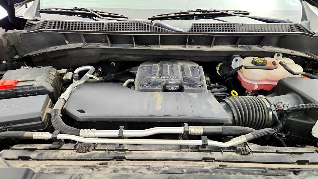Used 2022 Chevrolet Silverado 1500 LT AWD/4WD image 24