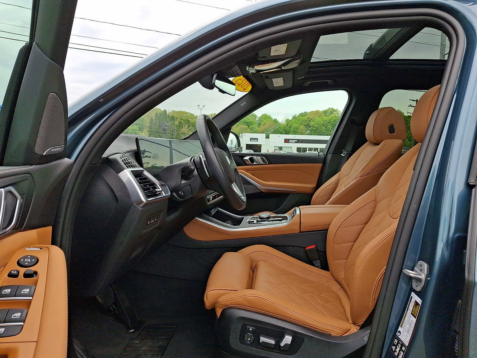 Used 2025 BMW X5 xDrive40i w/ Premium Package AWD/4WD image 14