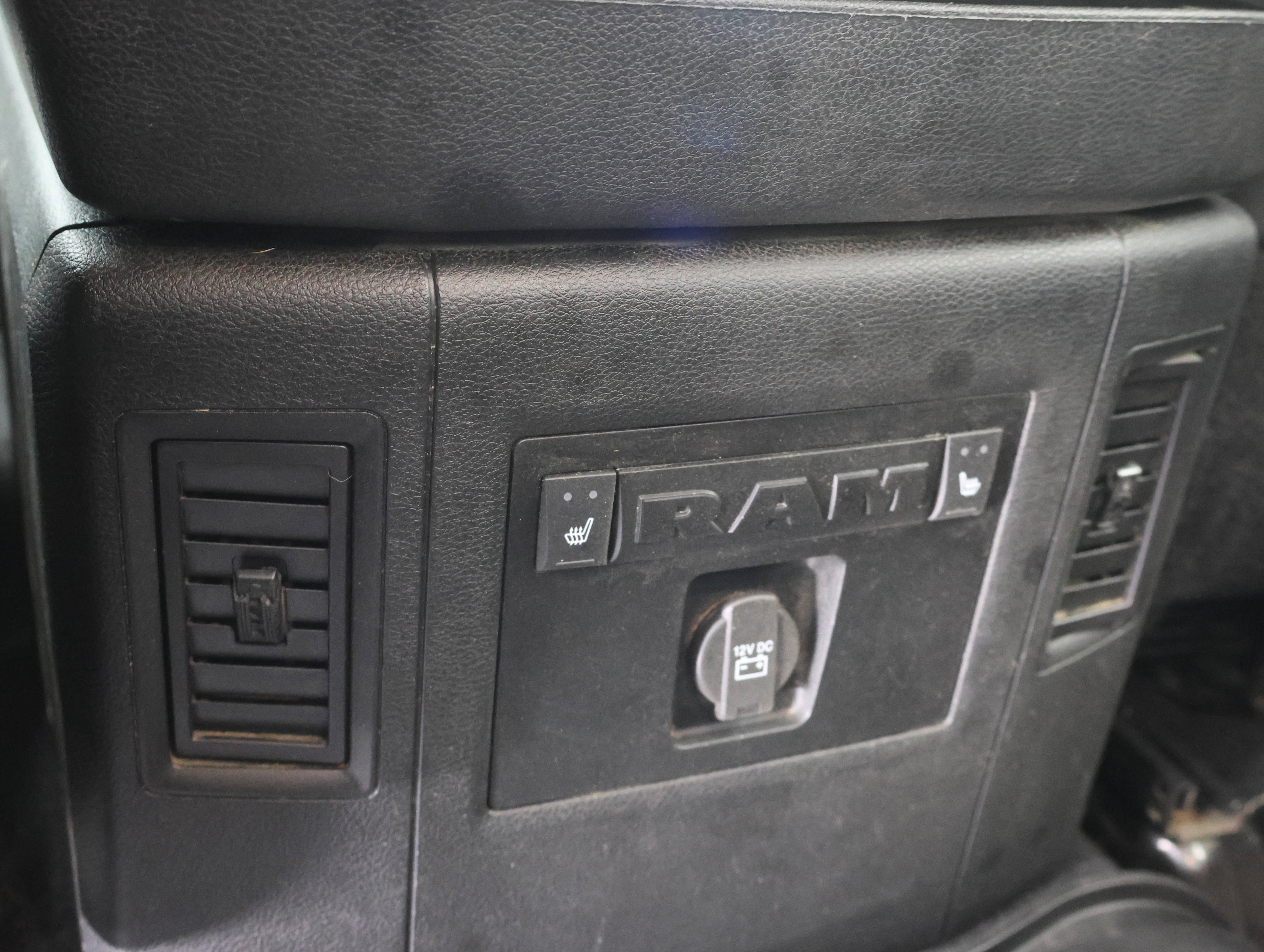 Used 2018 RAM 2500 Laramie image 37