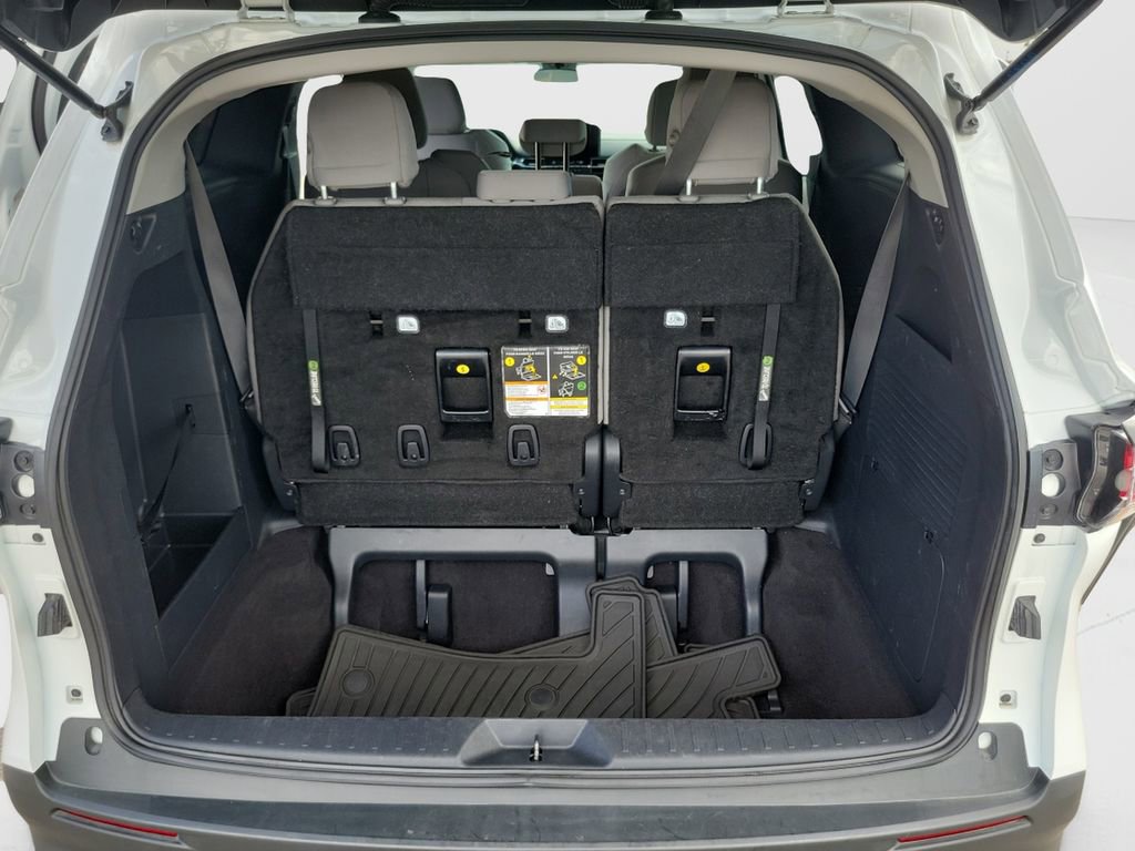 Certified 2025 Toyota Sienna LE image 12