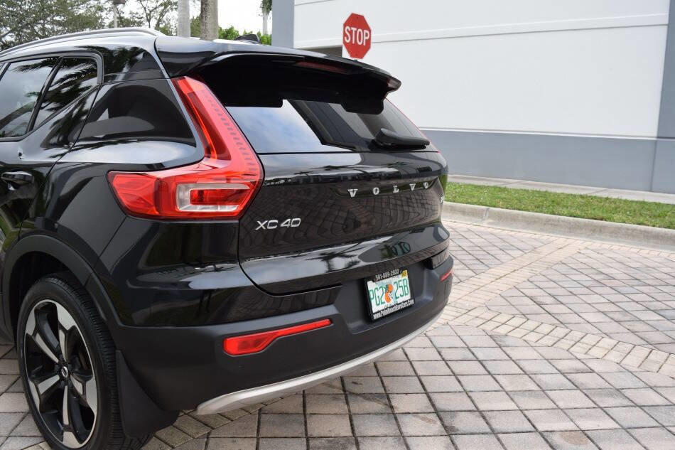 Used 2020 Volvo XC40 T5 Momentum w/ Protection Package Premier image 18