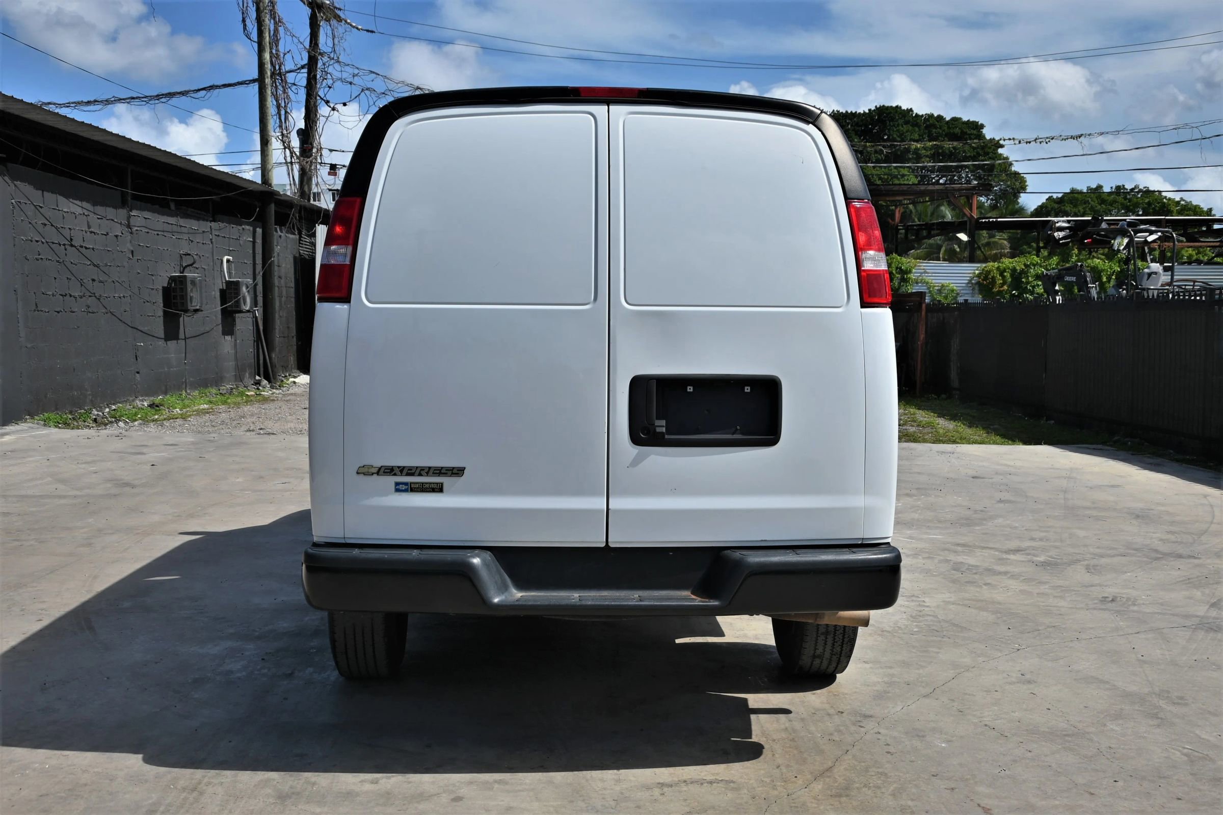 Used 2023 Chevrolet Express 2500 w/ Driver Convenience Package RWD image 4