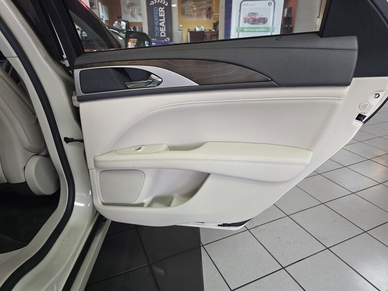 Used 2018 Lincoln MKZ Select w/ Select Plus Package AWD/4WD image 16