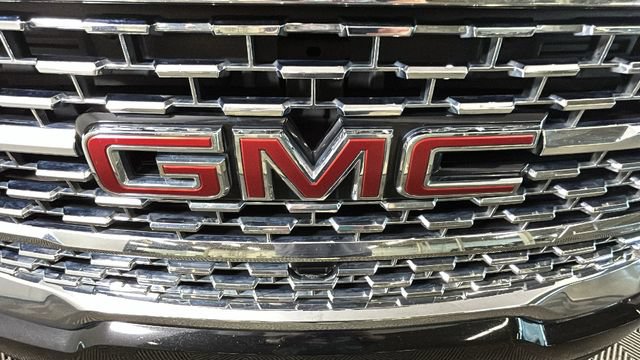 Used 2023 GMC Acadia Denali w/ Black Diamond Edition AWD/4WD image 8
