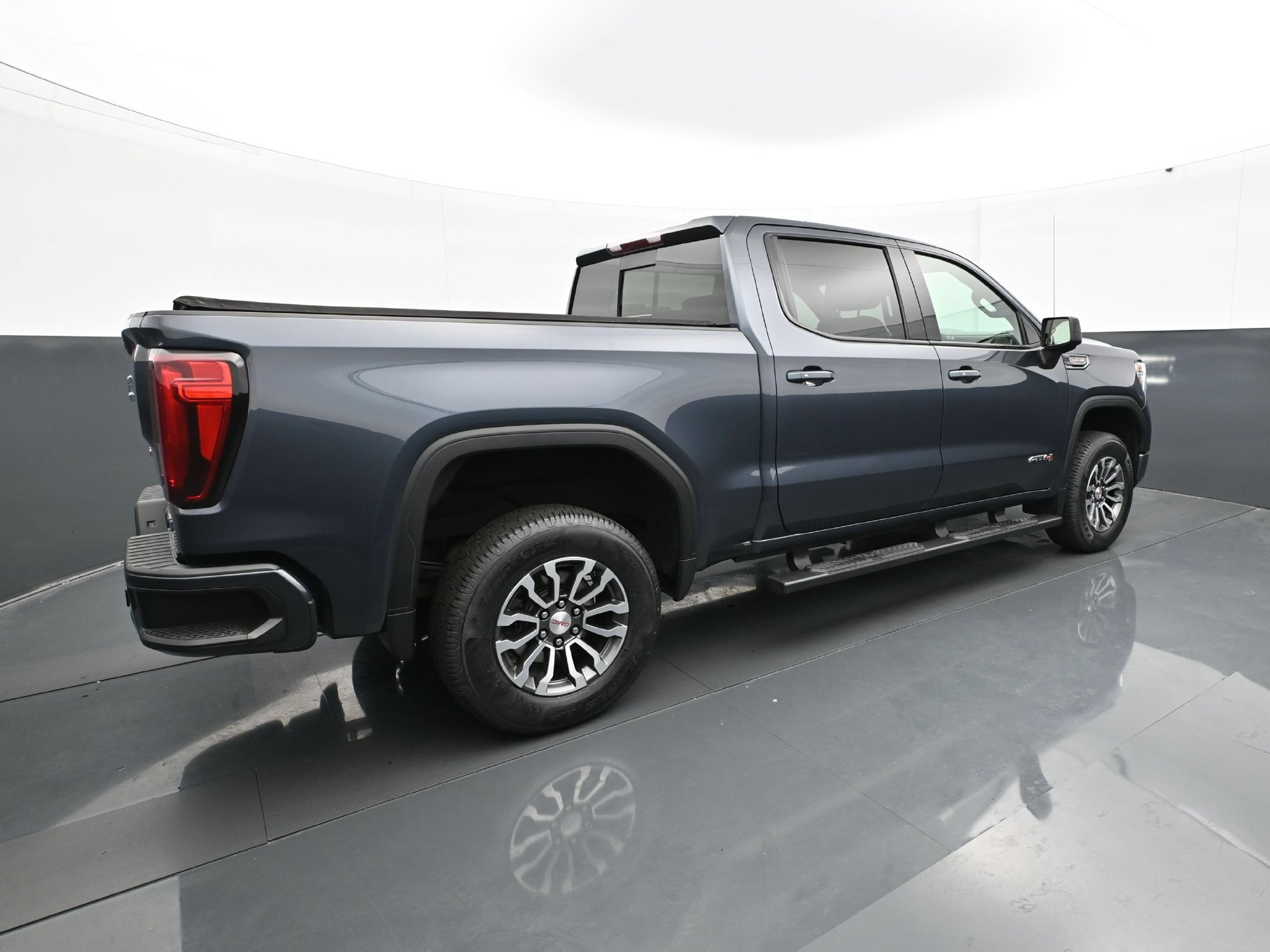 Used 2021 GMC Sierra 1500 AT4 w/ Off-Road Performance Package AWD/4WD image 7
