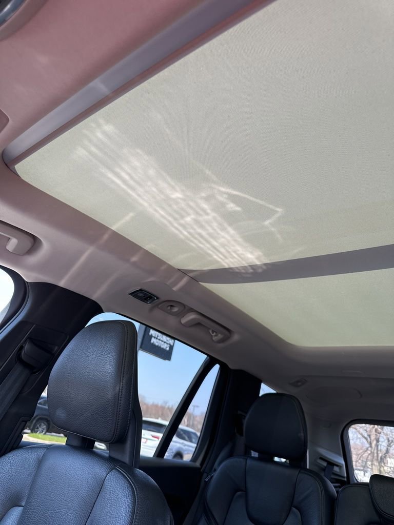 Used 2017 Volvo XC90 T6 Momentum w/ Momentum Plus Package image 5