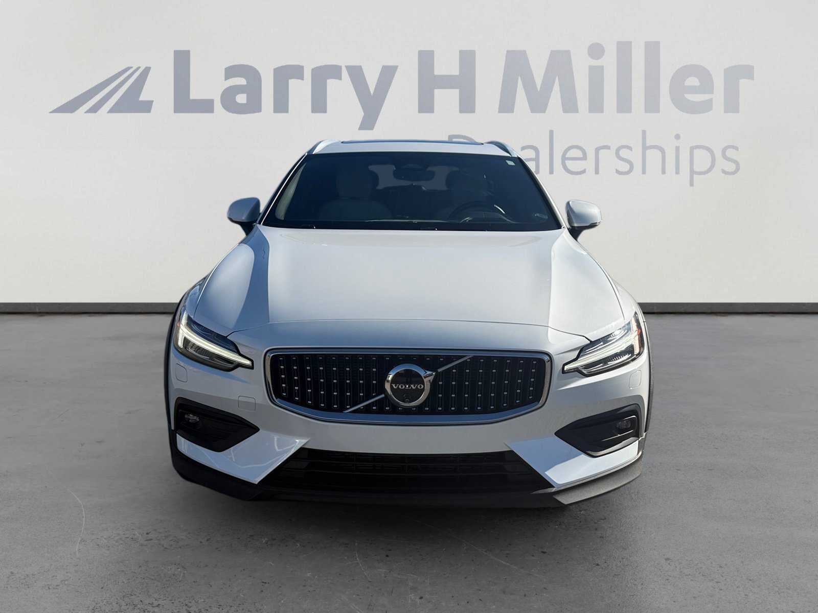 Used 2025 Volvo V60 B5 Cross Country Ultra AWD/4WD image 8
