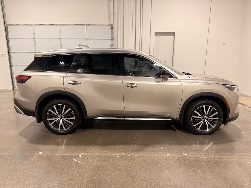 Used 2023 INFINITI QX60 Sensory w/ Vision Package AWD/4WD image 4