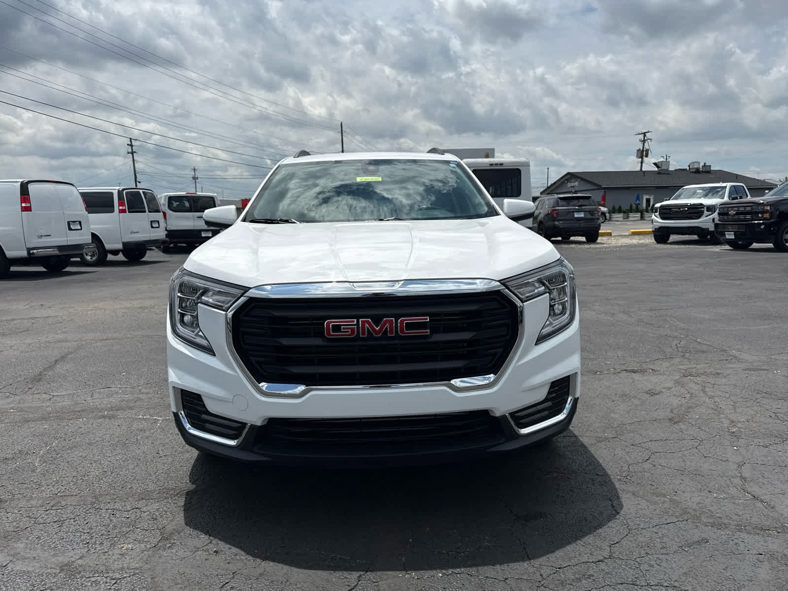Certified 2024 GMC Terrain SLE w/ Driver Convenience Package FWD image 8