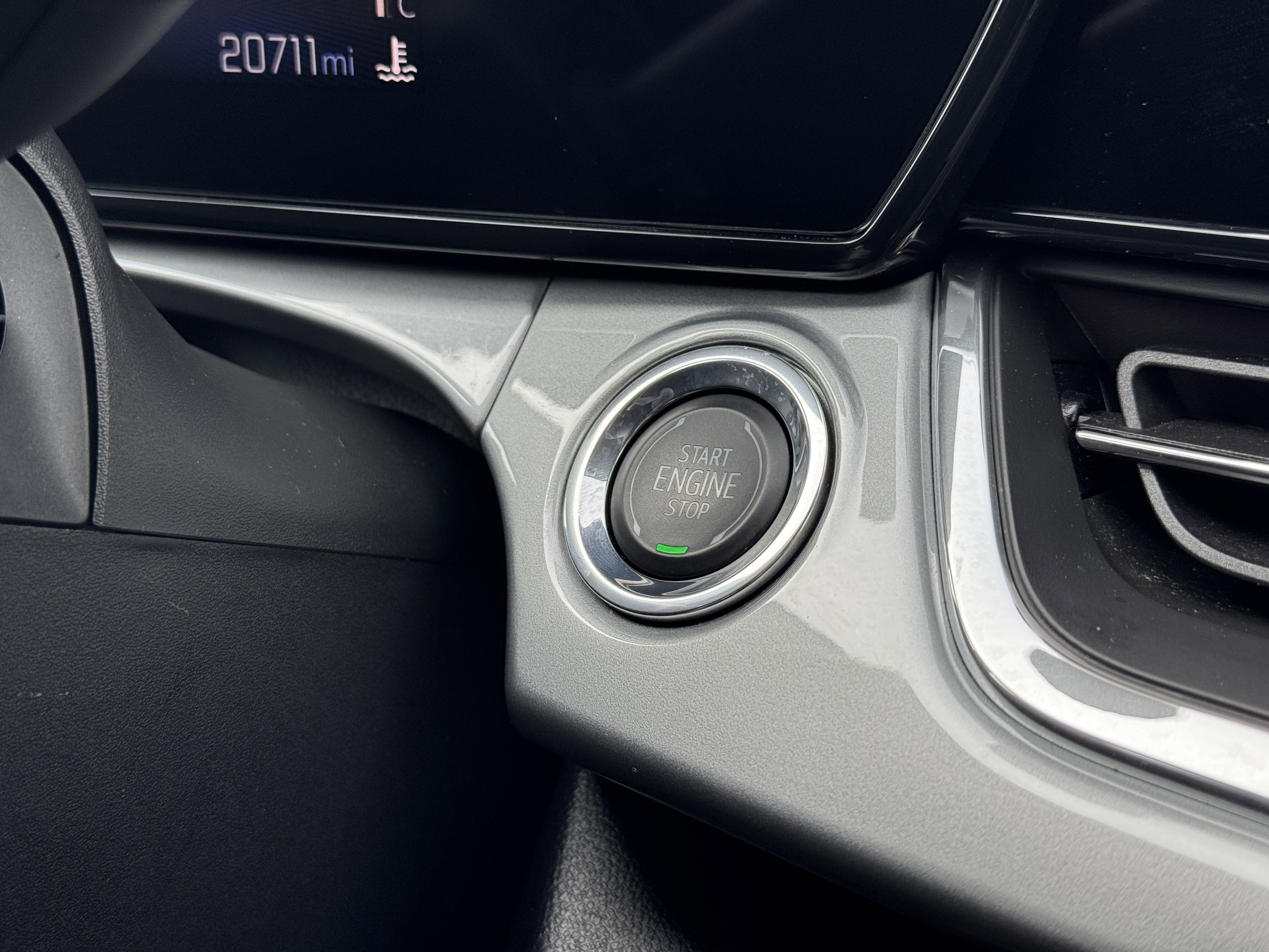 Used 2025 Chevrolet Trax LT image 30