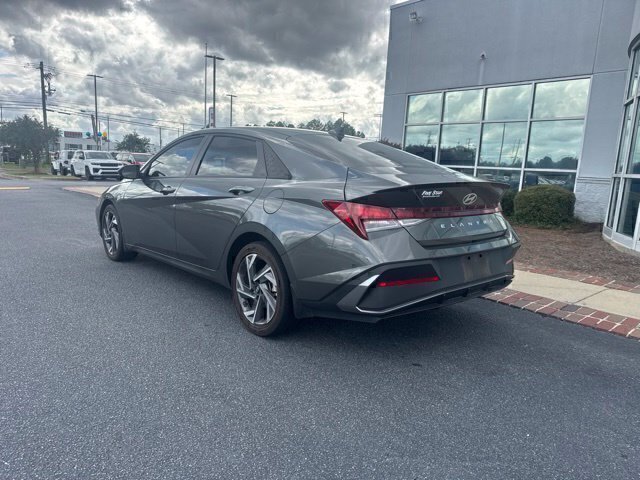 Used 2025 Hyundai Elantra Sport FWD image 9