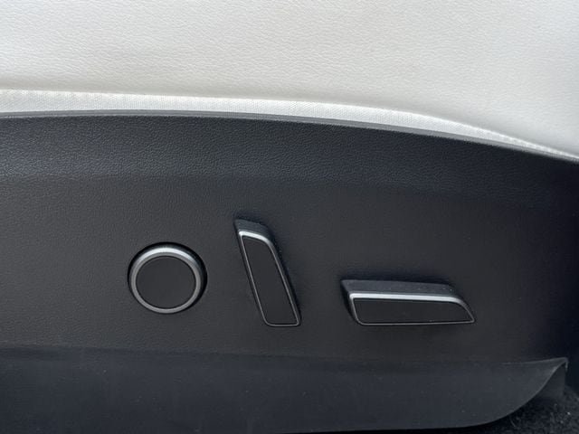 Used 2021 Tesla Model Y Long Range AWD/4WD image 24