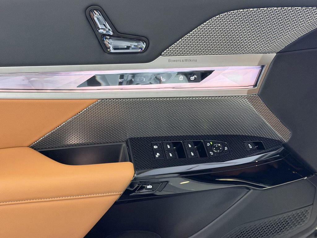 Used 2025 BMW 740i xDrive image 14