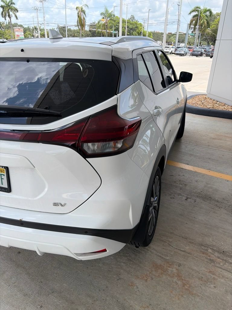 Used 2021 Nissan Kicks SV FWD image 4