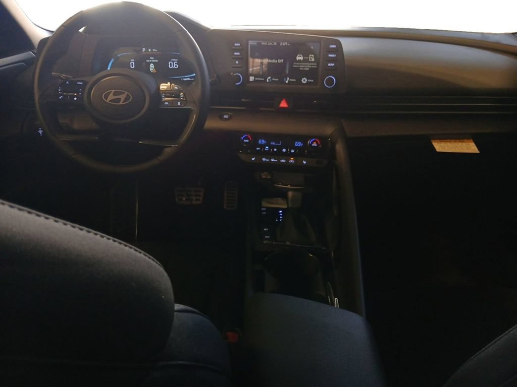 New 2026 Hyundai Elantra SEL Sport Premium FWD image 10