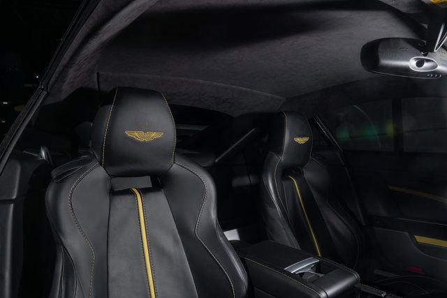 Used 2015 Aston Martin V12 Vantage S RWD image 11