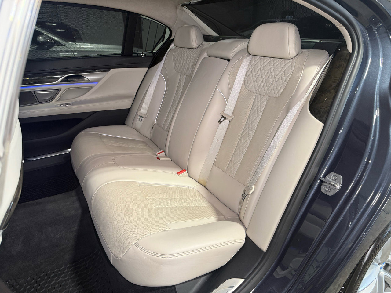 Used 2018 BMW 750i xDrive image 43