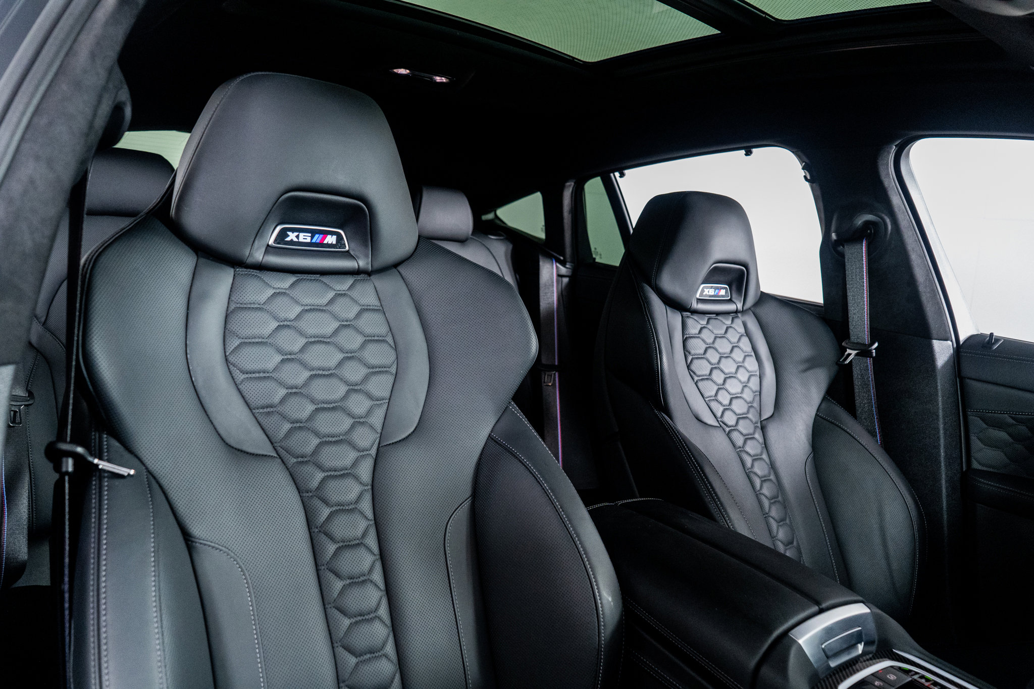 Used 2025 BMW X6 M Competition image 30