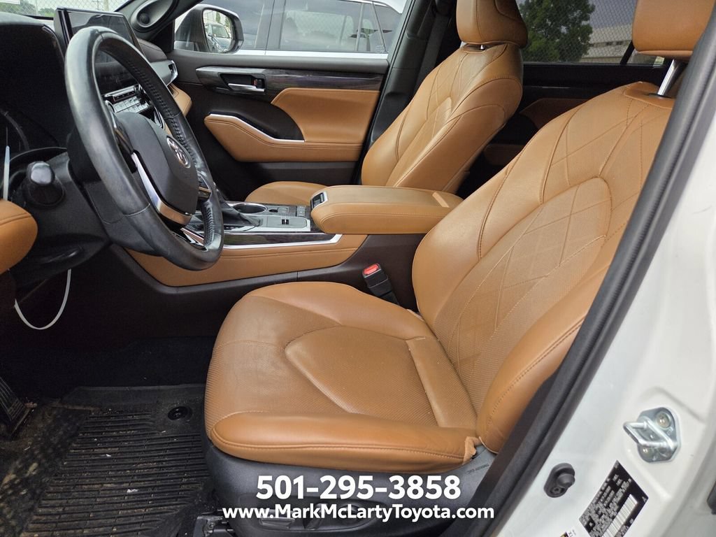 Used 2021 Toyota Highlander Platinum FWD image 7