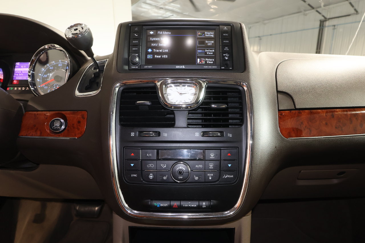 Used 2015 Chrysler Town & Country Touring-L w/ Driver Convenience Group FWD image 10