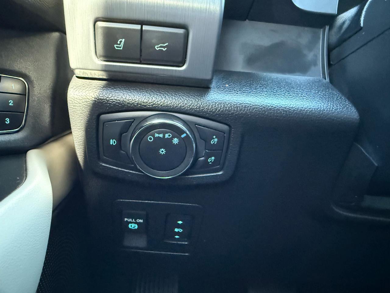 Used 2019 Ford Expedition Platinum image 32