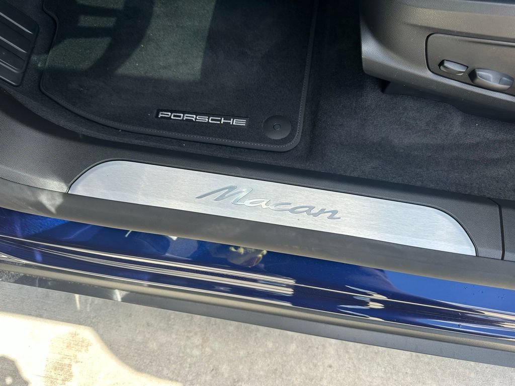 Used 2026 Porsche Macan Electric RWD image 23