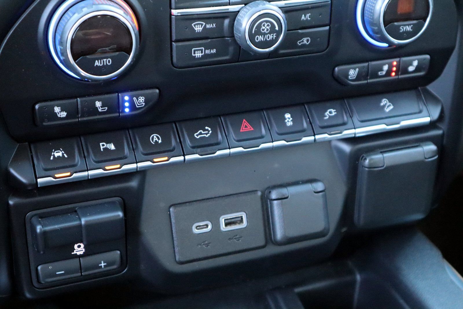 Used 2019 Chevrolet Silverado 1500 LTZ w/ LTZ Texas Edition image 36