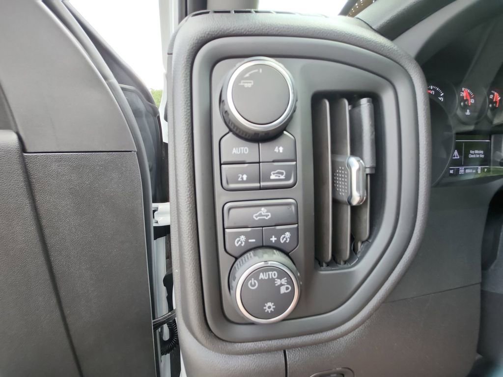 Certified 2025 Chevrolet Silverado 1500 Custom w/ Turbomax Blackout Package image 22