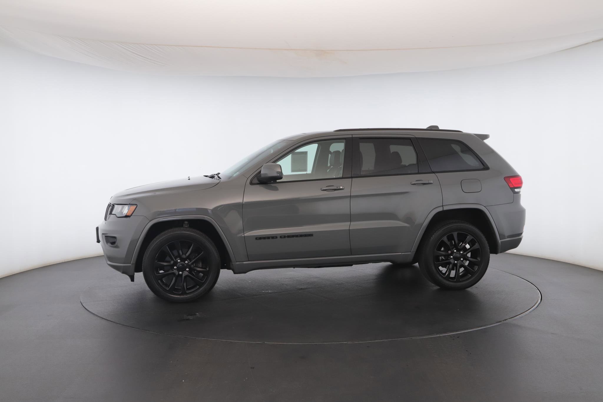 Used 2021 Jeep Grand Cherokee Laredo X image 45