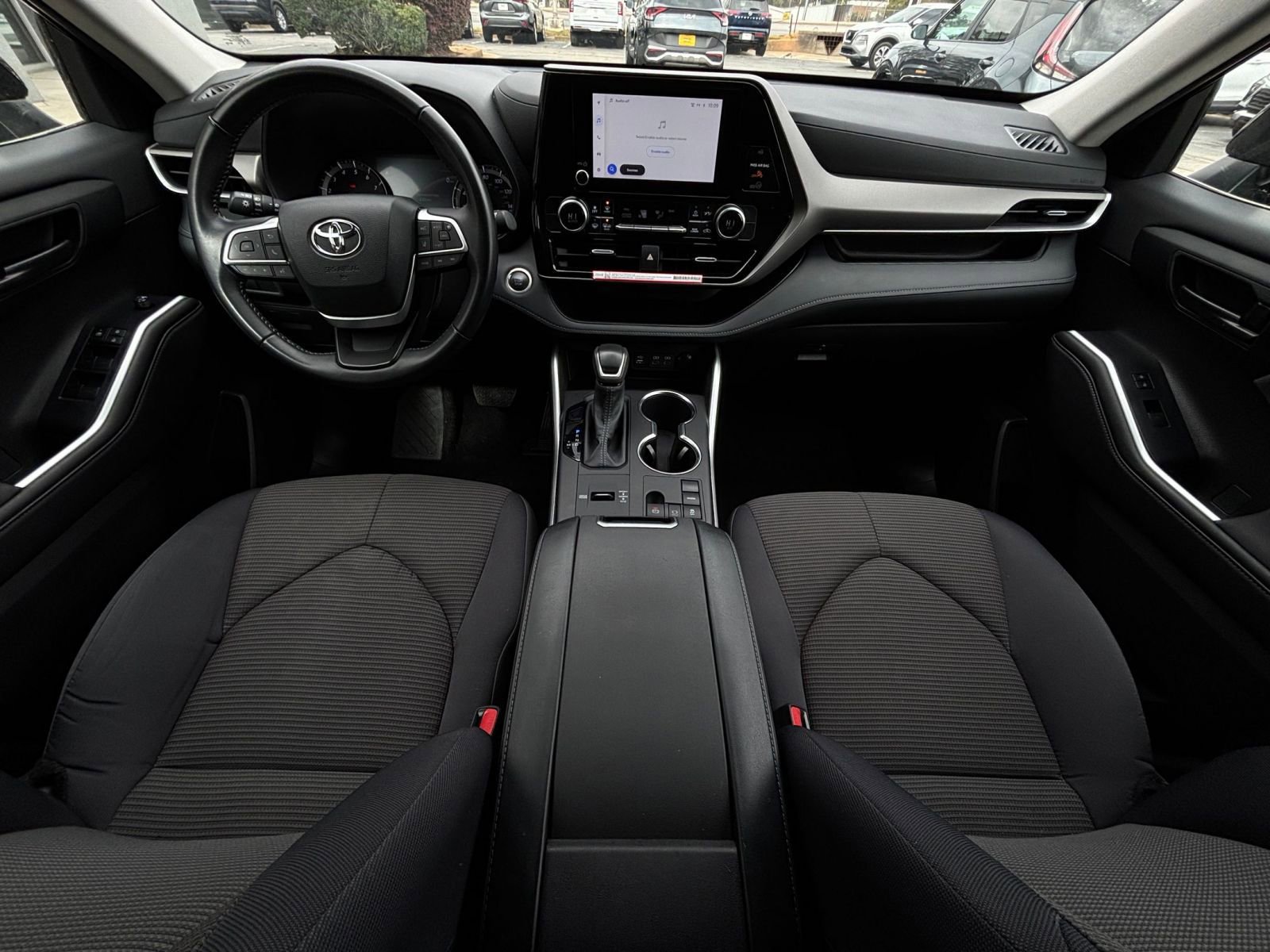 Used 2025 Toyota Highlander LE image 40