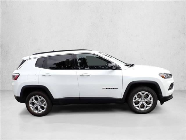 Used 2024 Jeep Compass Latitude AWD/4WD image 5