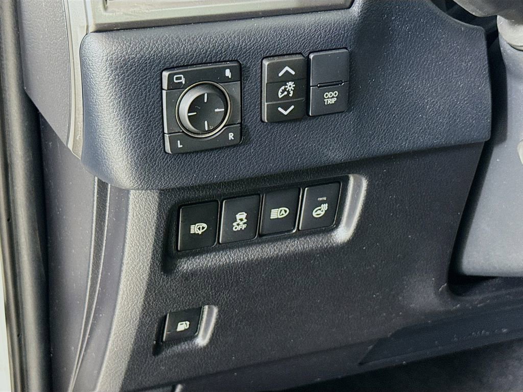 Used 2022 Lexus GX 460 Premium w/ Accessory Package image 11