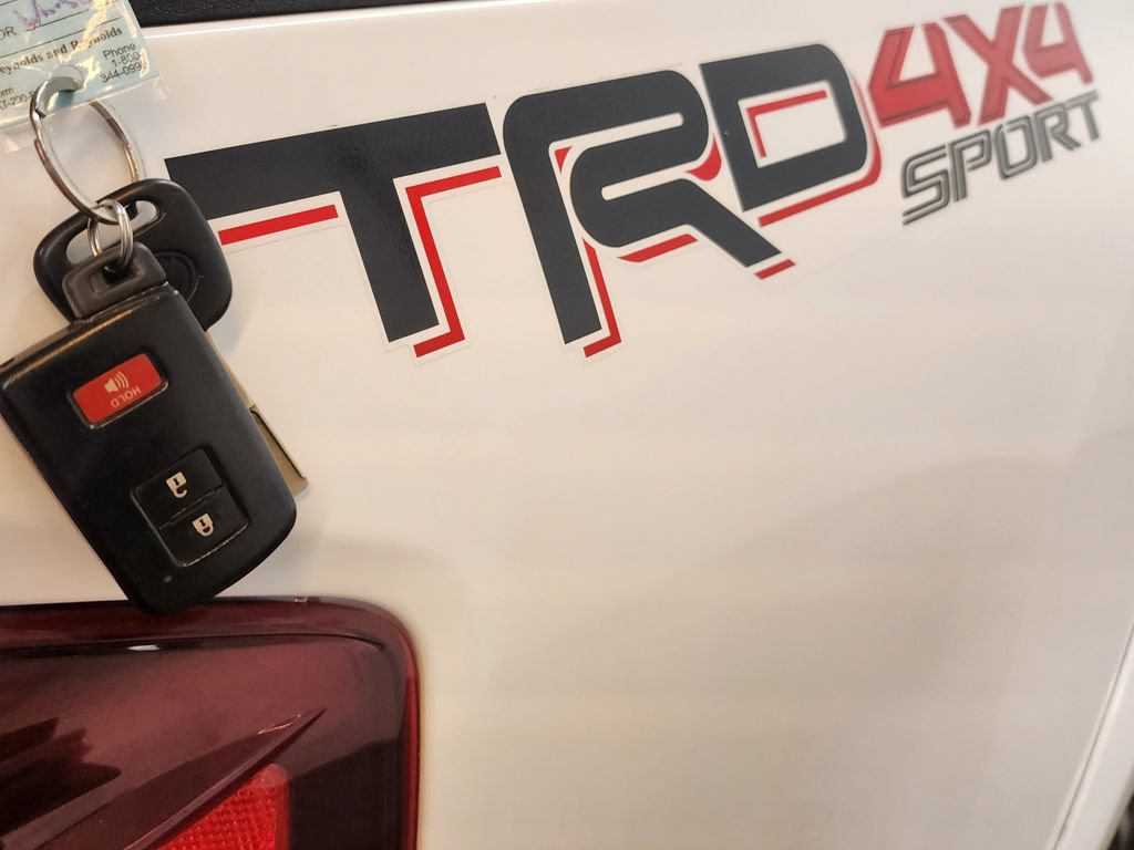 Used 2018 Toyota Tacoma TRD Sport w/ Exterior Package AWD/4WD image 40