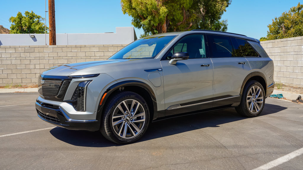 Used 2027 Cadillac Vistiq Sport w/ LPO, Floor Liner Package AWD/4WD image 3