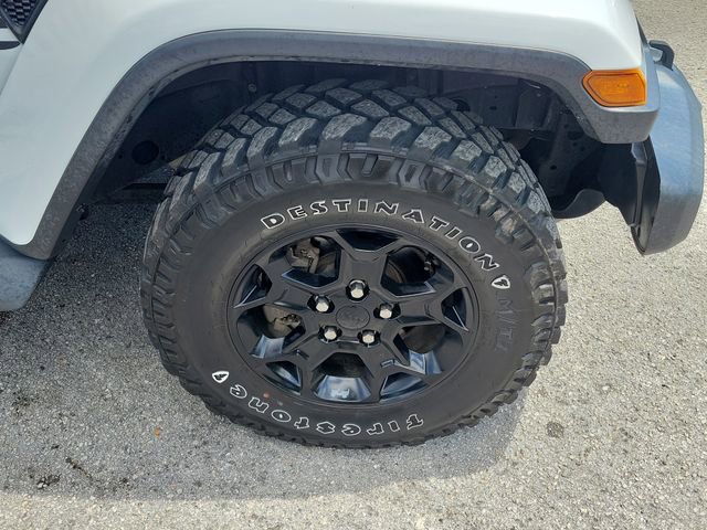 Used 2018 Jeep Wrangler Unlimited Sahara AWD/4WD image 7