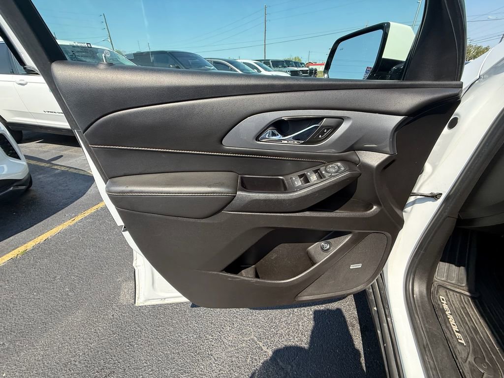 Used 2018 Chevrolet Traverse LT image 11