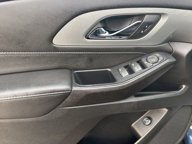 Used 2022 Chevrolet Traverse LT w/ Midnight/Sport Edition image 12