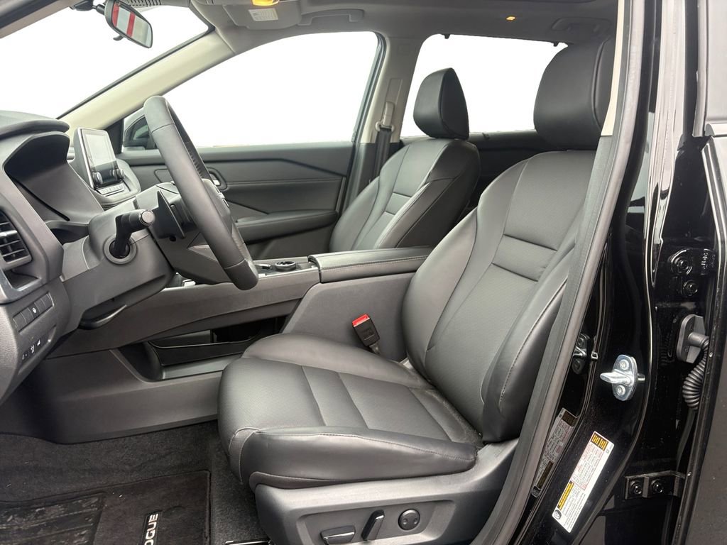 Used 2026 Nissan Rogue SV w/ SV Premium Package image 9