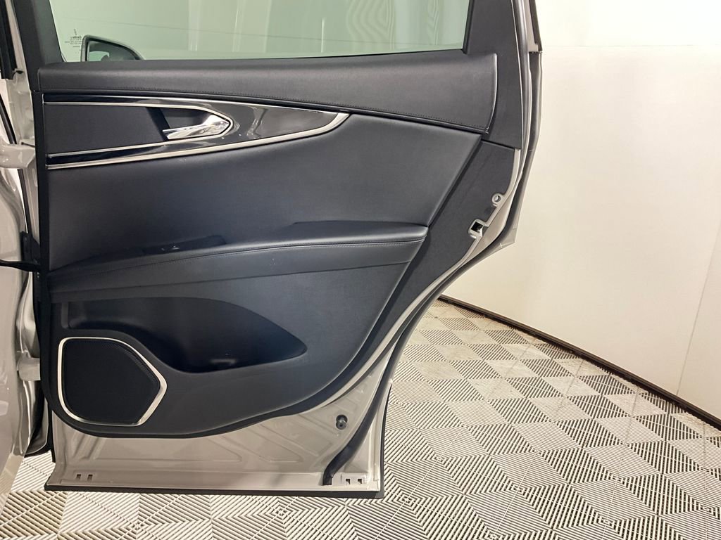 Used 2023 Lincoln Nautilus FWD image 24