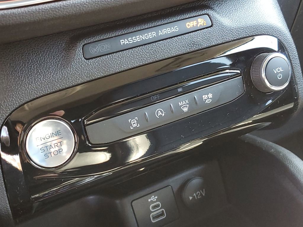 Certified 2025 Ford Escape Platinum image 22