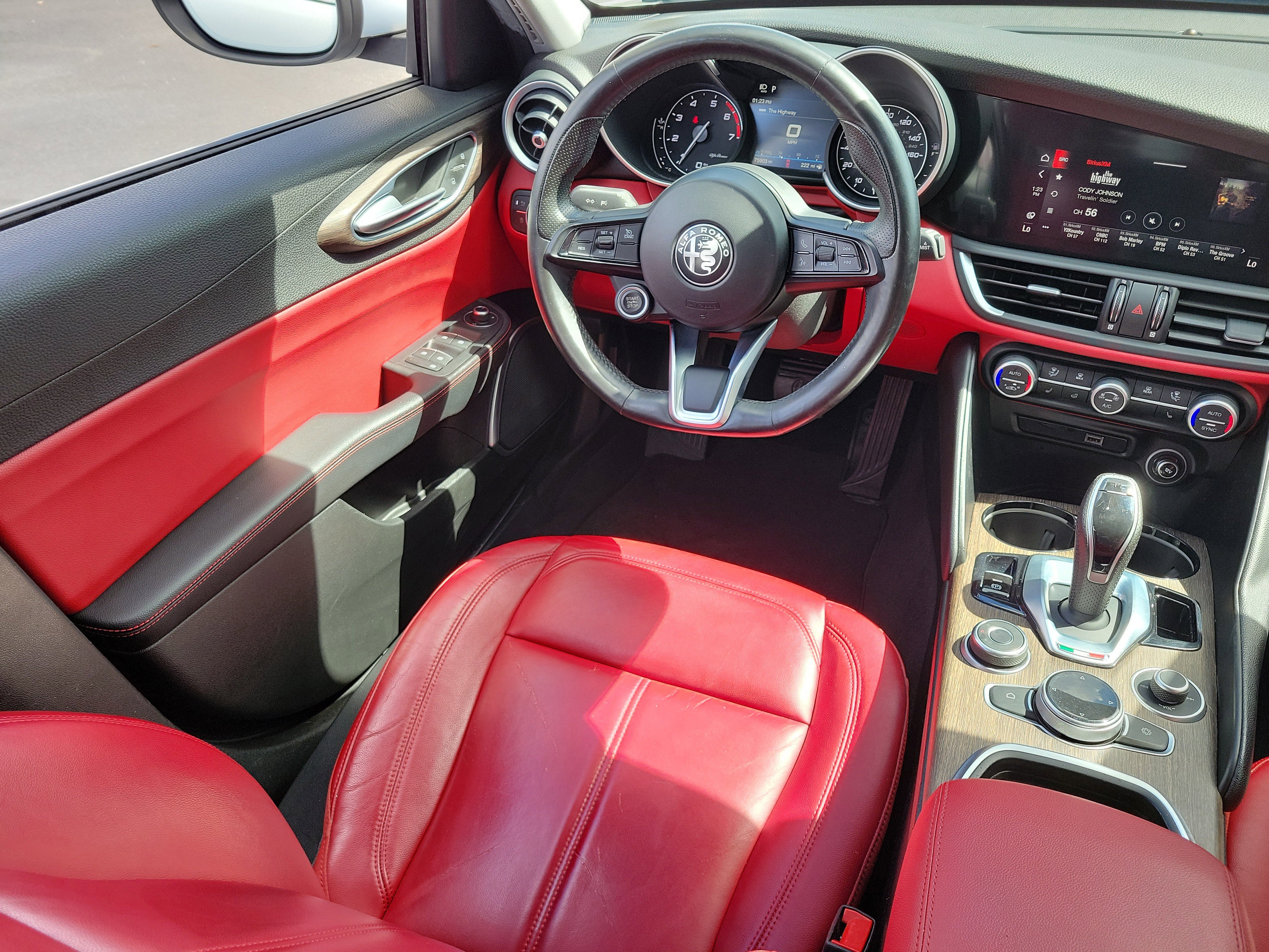 Used 2020 Alfa Romeo Giulia Ti w/ Active Blind Spot Package image 17